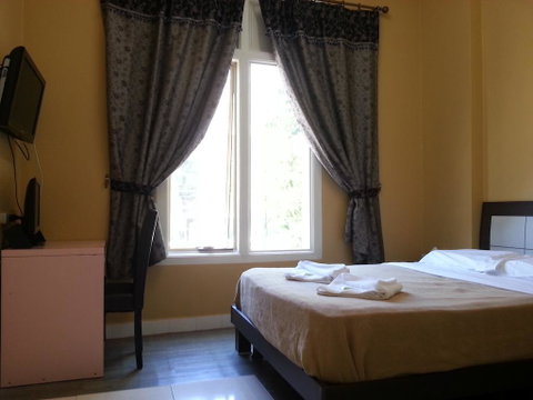 Central Private Hotel - Accommodation Cairns 1