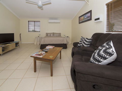 Charleville Bush Cottage - Accommodation Cairns 2