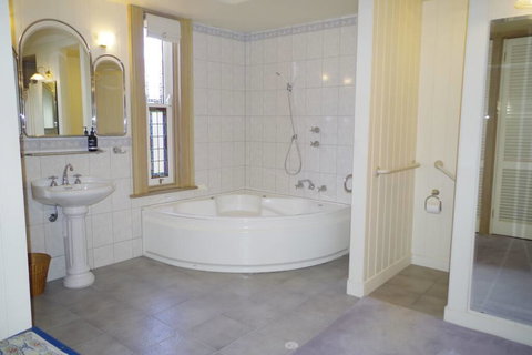 Charlottes Cottage - Accommodation Cairns 1