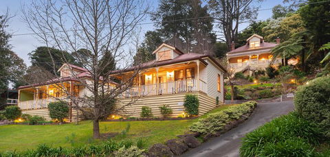 Charnwood Cottages In Warburton - Accommodation Cairns 0