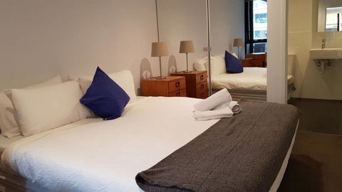 City Apartment With River View - Accommodation Cairns 2