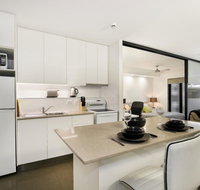 City Getaway Modern Bowen Hills 1 Bedroom with Free WIFI and Parking - Accommodation Cairns
