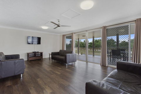 Cityville Luxury Apartments And Motel - Accommodation Cairns 3