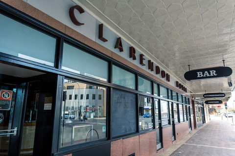 Clarendon Hotel - Accommodation Cairns 1