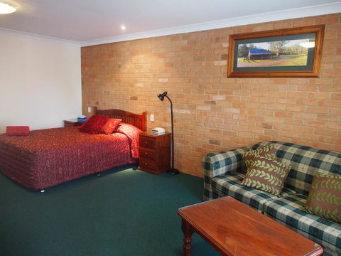 Cobar Town & Country Motor Inn - Accommodation Cairns 1