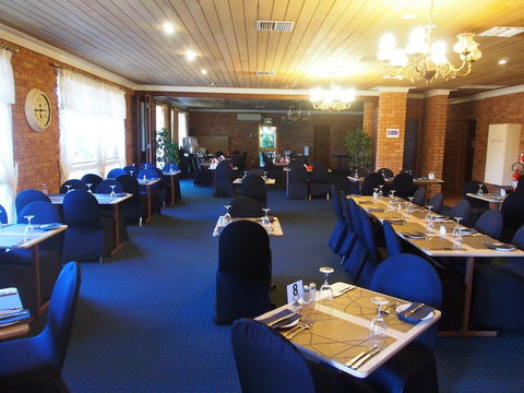 Cobar Town & Country Motor Inn - Accommodation Cairns 2