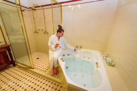 Cobb & Co Court Boutique Hotel - Accommodation Cairns 2
