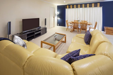 Cobbon Retreat - Accommodation Cairns 2