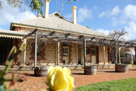 Cockburn House - Accommodation Cairns 1