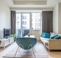 Collins St Chic with Netflix Free Wine Free Wifi - Accommodation Cairns