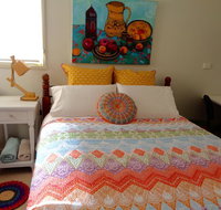 Colourful creative Artist house Glen Waverley - Accommodation Cairns
