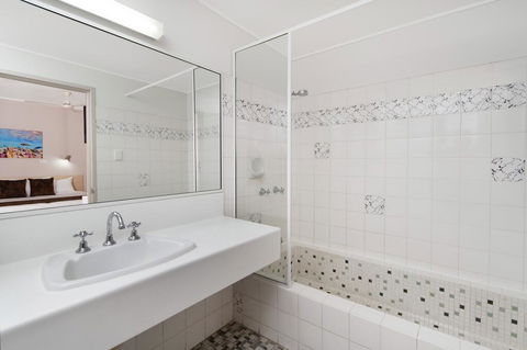 Comfort Inn Cairns City - Accommodation Cairns 2