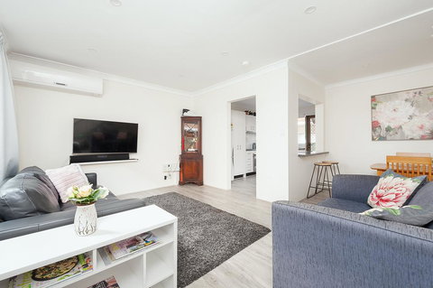 Comfy & Convenient @ Homebush West 300 Steps Train - Accommodation Cairns 1