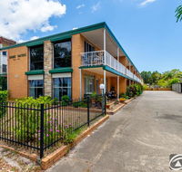 Comfy Ground Floor Unit opposite waterfront Welsby Pde Bongaree - Accommodation Cairns