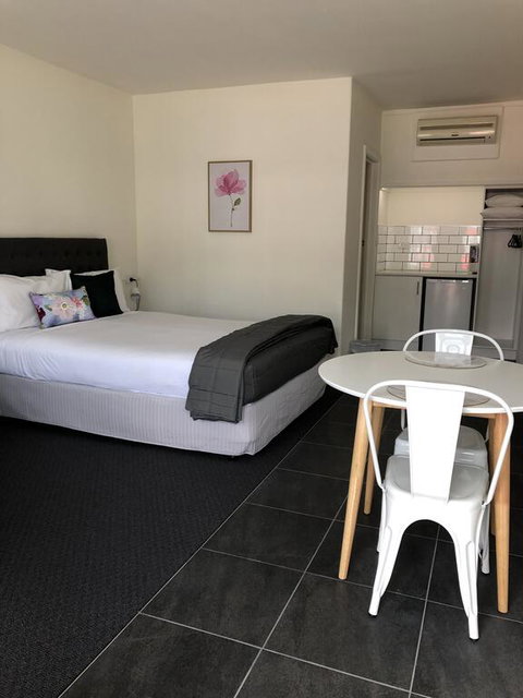 Commodore Motor Inn - Accommodation Cairns 3