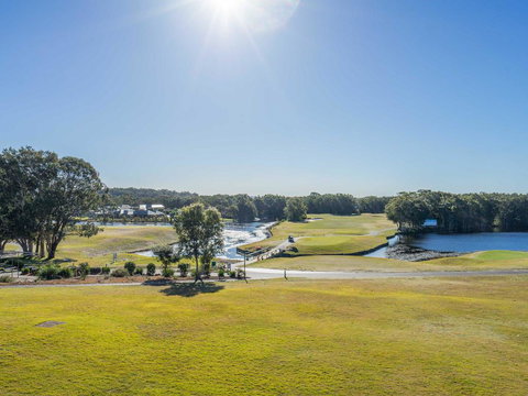 Condo 108 @ Horizons Resort & Golf, Stunning Course + Lake Views - Accommodation Cairns 3