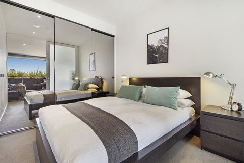 Convenient City Apartment With Resort-style Extras - Accommodation Cairns 2