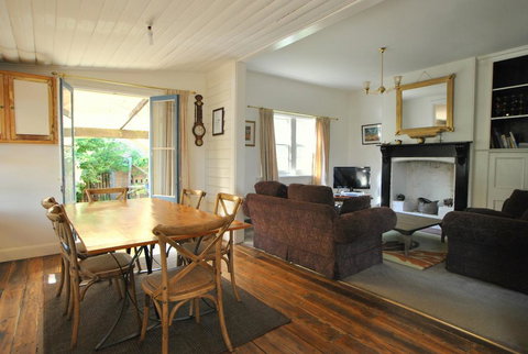 Cooma Cottage - Accommodation Cairns 1