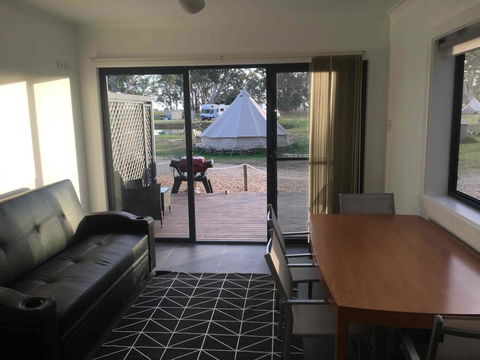 Coonawarra Cabins Unit A - Accommodation Cairns 2