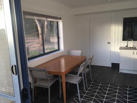 Coonawarra Cabins Unit A - Accommodation Cairns 1