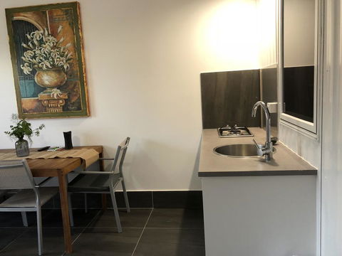 Coonawarra Cabins Unit A - Accommodation Cairns 0
