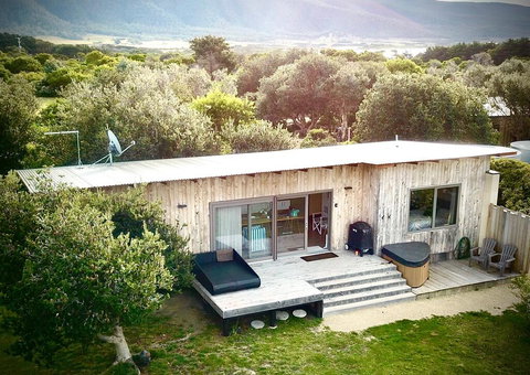 Coopers Ocean Cabin And Jacuzzi - Accommodation Cairns 0