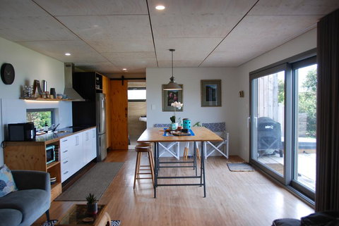 Coopers Ocean Cabin And Jacuzzi - Accommodation Cairns 2