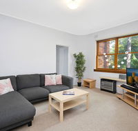 Cosy 2BR plus Parking in Nth Sydney - Accommodation Cairns