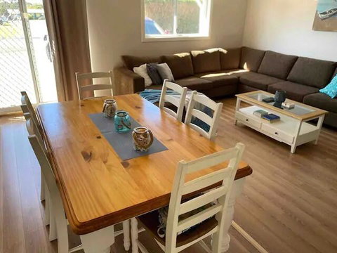 Cosy Cottage - Accommodation Cairns 0