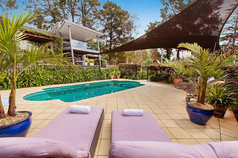 COUNTRY MEETS THE BAY - MOUNT ELIZA - Accommodation Cairns 0