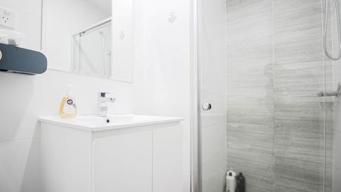 Cozy Apartments Near Burwood Train Station - Accommodation Cairns 2