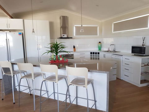 Cozzys Condo Luxury Beach House - Accommodation Cairns 3