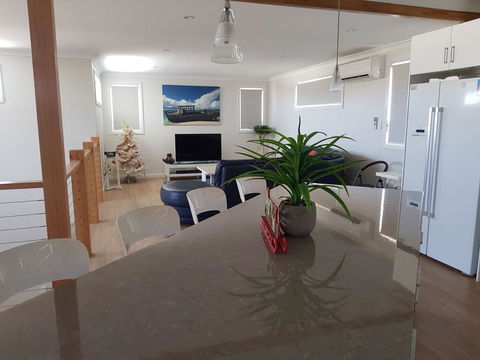 Cozzys Condo Luxury Beach House - Accommodation Cairns 0