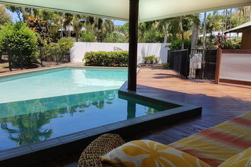 Crazy About Cairns Resort Living - 6 Bedrooms with Accommodation Cairns