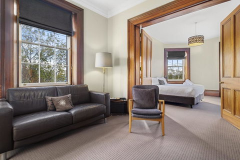 Cromwell Apartment - 3 Red Doors Battery Point - Accommodation Cairns 1