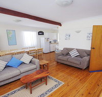 Culburra Sea Stay - beach and shop an easy walk - Accommodation Cairns
