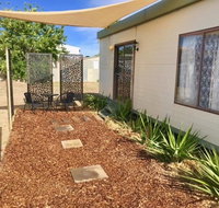 Cute Private Studio Flat with AIRCON - Accommodation Cairns