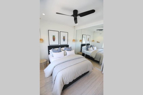 D'Luxe Designer Den Bondi-Ocean View Apartment - Accommodation Cairns 2