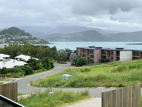 DAYDREAMING Airlie Beach, Water Views & Only 200m To Boardwalk. - Accommodation Cairns 2