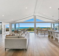 Dayz Dreamin - pool gas fireplace and beachfront - Accommodation Cairns