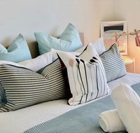 Deluxe and Brand New Lakeside Apartment - Accommodation Cairns
