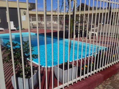 Desert Sand Motor Inn - Accommodation Cairns 0