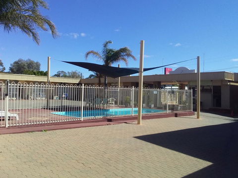 Desert Sand Motor Inn - Accommodation Cairns 2