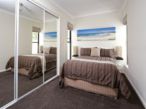 Dolphin Shores - Accommodation Cairns 1