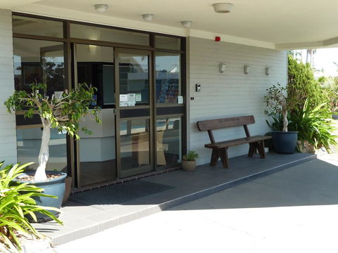 East Port Motor Inn - Accommodation Cairns 2