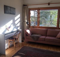 Eco-renovated light-filled house on a hill - Accommodation Cairns