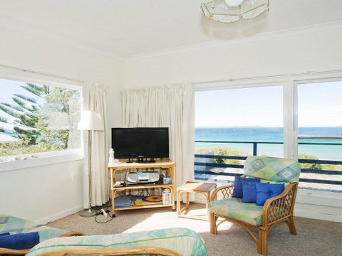 Eden On The Beach - Beachside Getaway - Accommodation Cairns 1