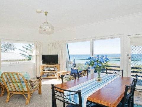 Eden On The Beach - Beachside Getaway - Accommodation Cairns 0