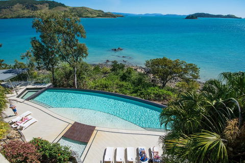 Edge 2 Ocean Front Luxury 3 Bedroom Split Level Spacious With Sofa Bed + Buggy - Accommodation Cairns 1