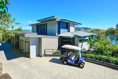 Edge 2 Ocean Front Luxury 3 Bedroom Split Level Spacious With Sofa Bed + Buggy - Accommodation Cairns 2